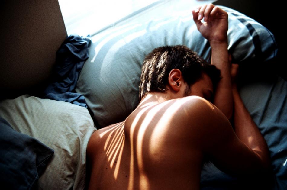 Премиум студентка хочет снять домашнее порно с подкачанным чуваком в кровати