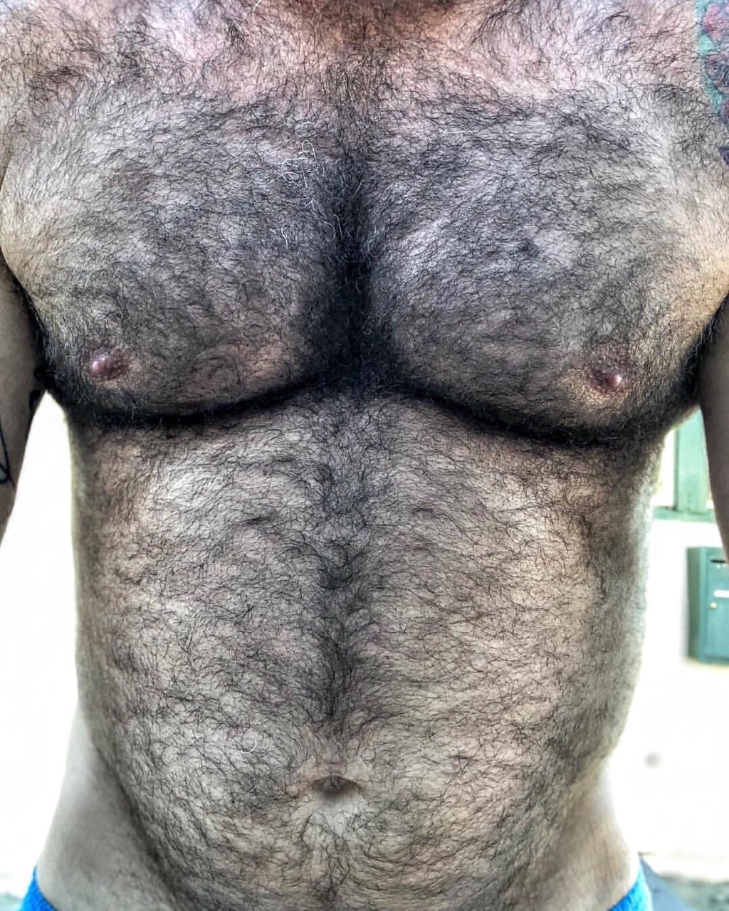 волосатая грудь у мужчин что это значит у фото 3